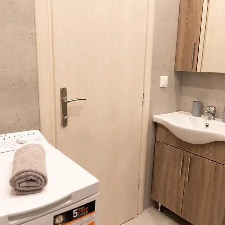 Skg Subway Apartment *
