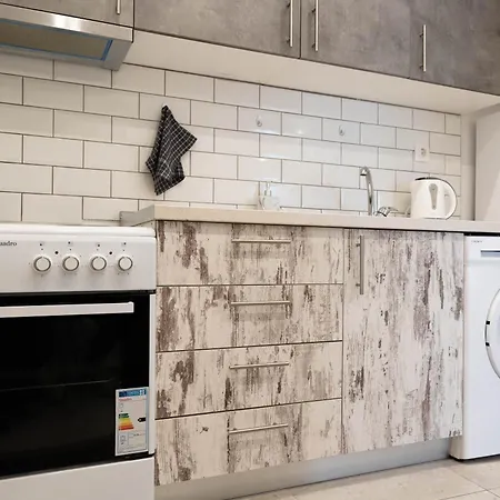 Skg Subway Apartment *